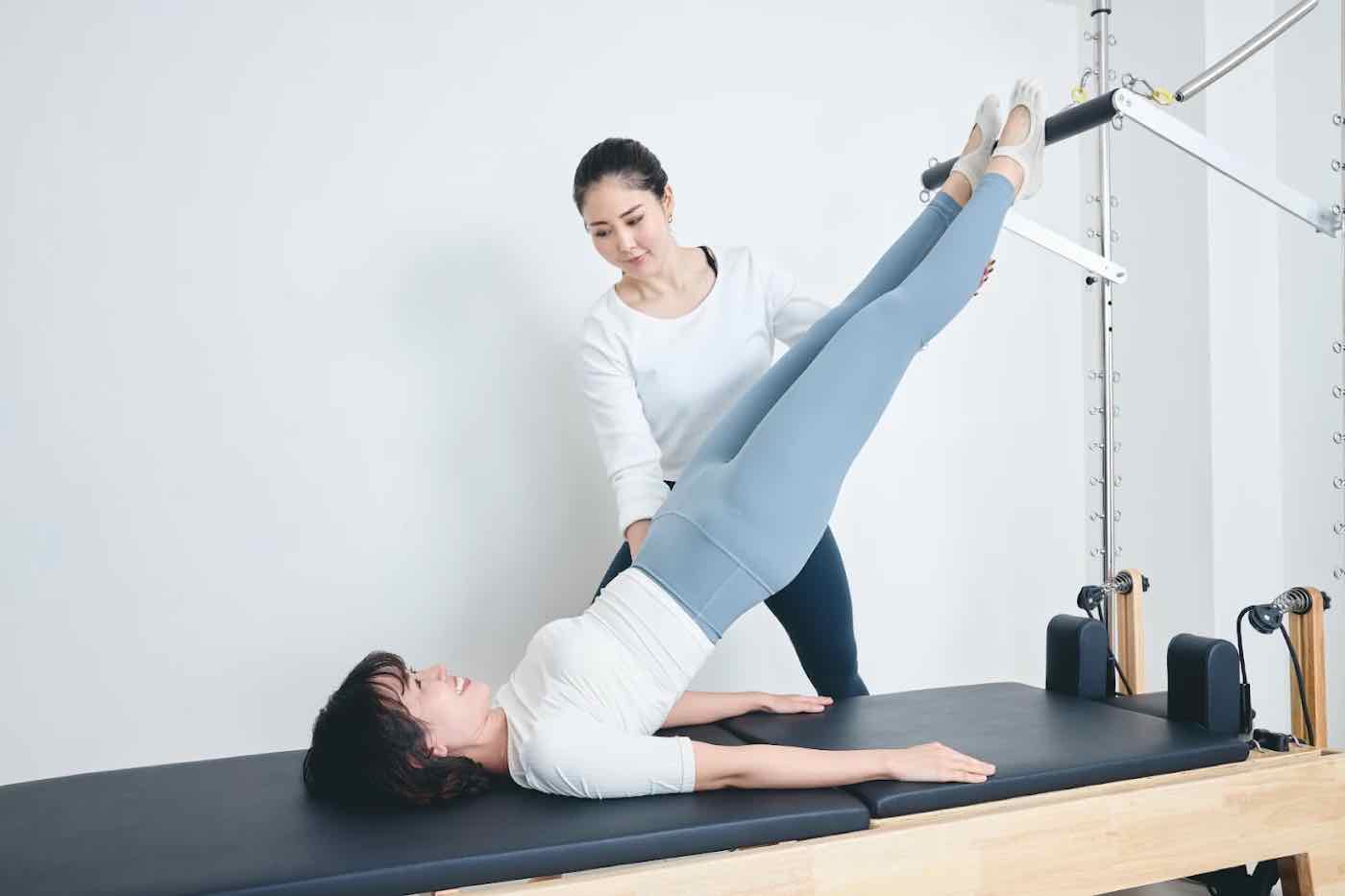 FLATTE Pilates のパーソナルマシンピラティスレッスンの様子